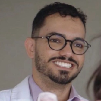 Dr. Vinícius Santos da Cunha
