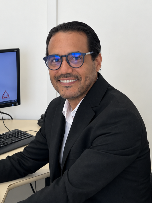 Dr. Félix Roberto Chaves Paranhos Dr. Félix Roberto Chaves Paranhos