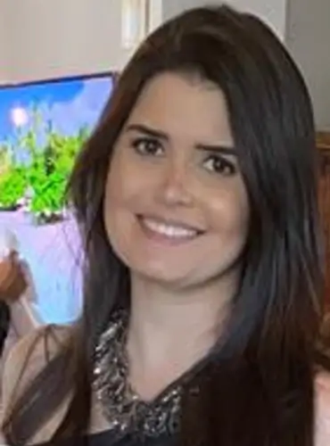 Profa. Dra. Larissa Miranda Chaves Fernandes de Queiroz