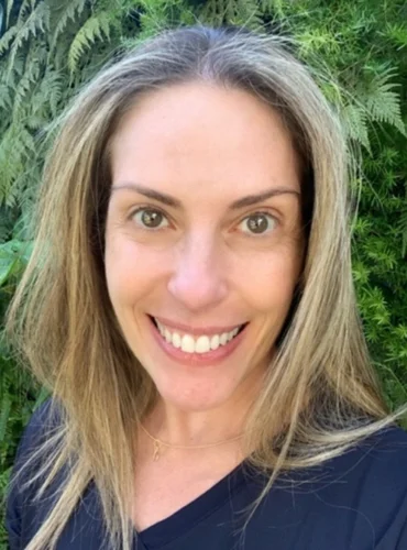 Dra. Juliana Renofio Martins Schlaad Dra. Juliana Renofio Martins Schlaad